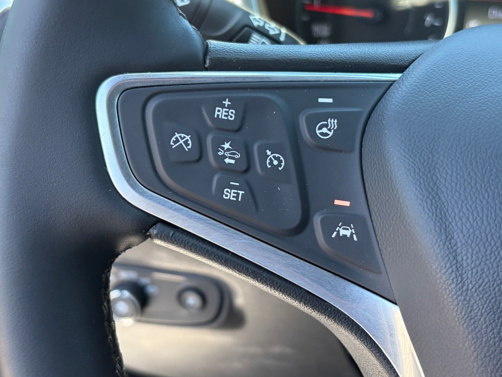 Used 2023 Chevrolet Equinox Premier FWD image 21