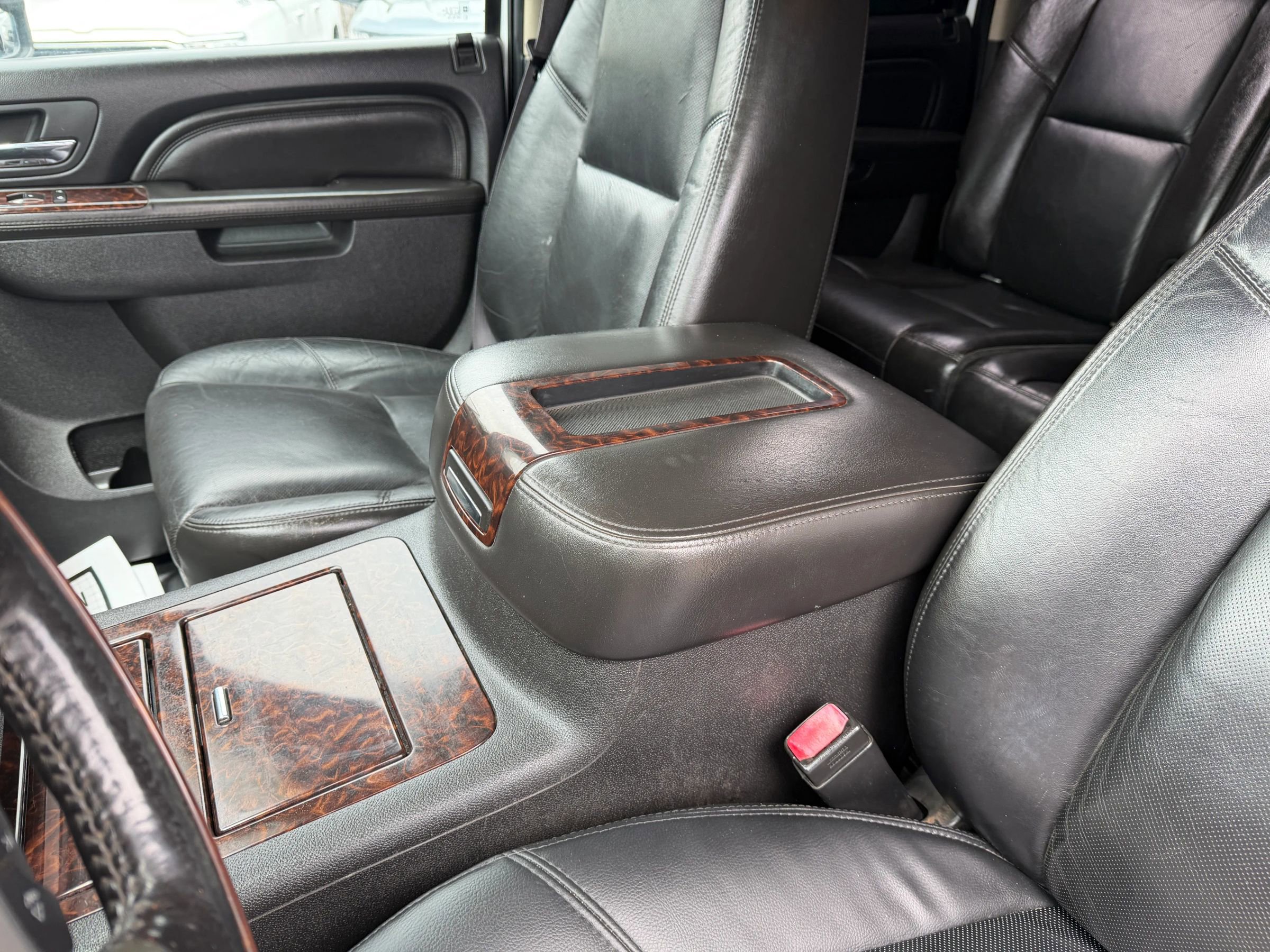 Used 2011 GMC Sierra 2500 Denali w/ Suspension Package, Off-Road AWD/4WD image 15