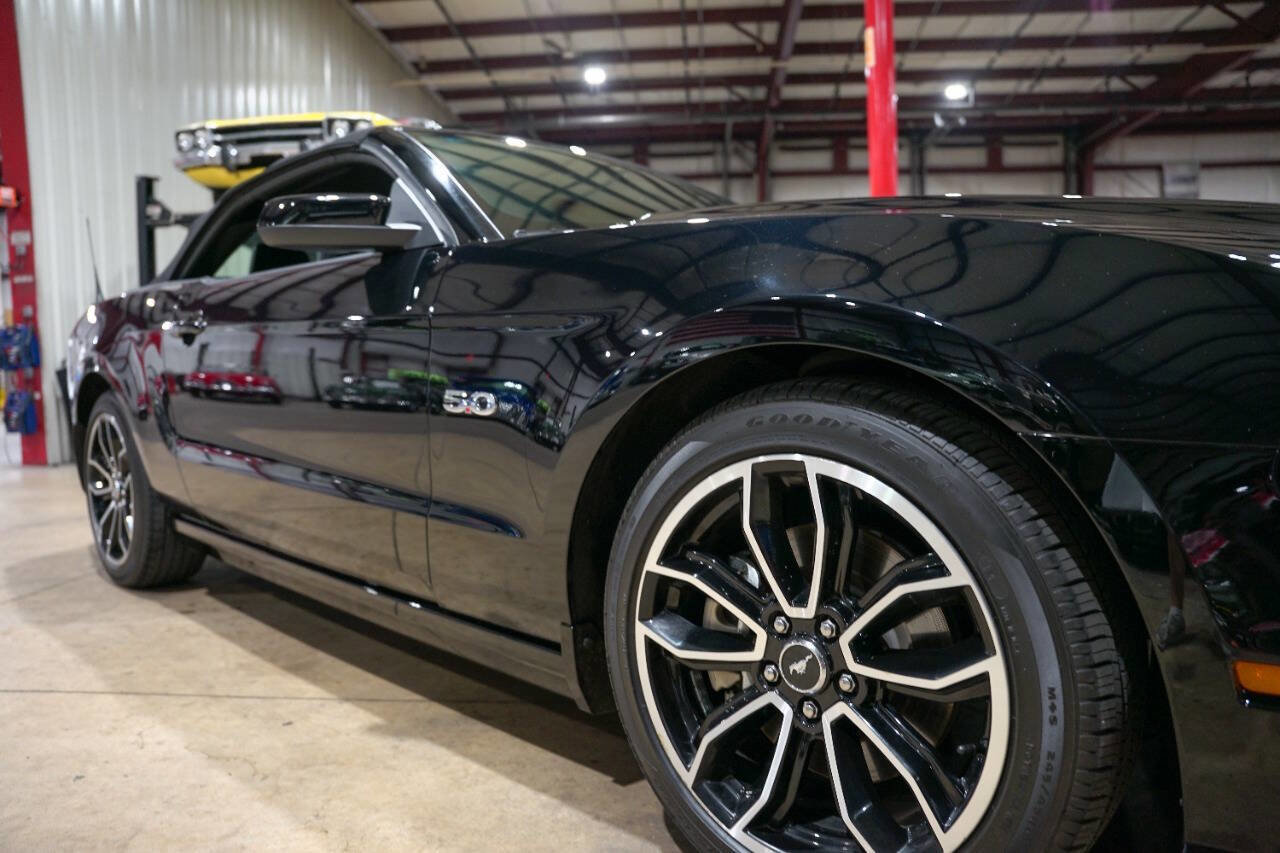 Used 2014 Ford Mustang GT Premium w/ Equipment Group 401A image 40