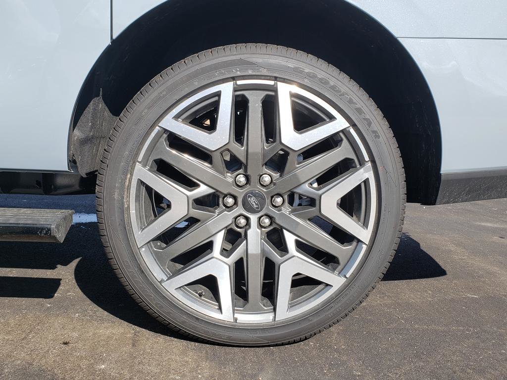 New 2026 Ford Expedition Max Platinum w/ Platinum Ultimate Package image 12