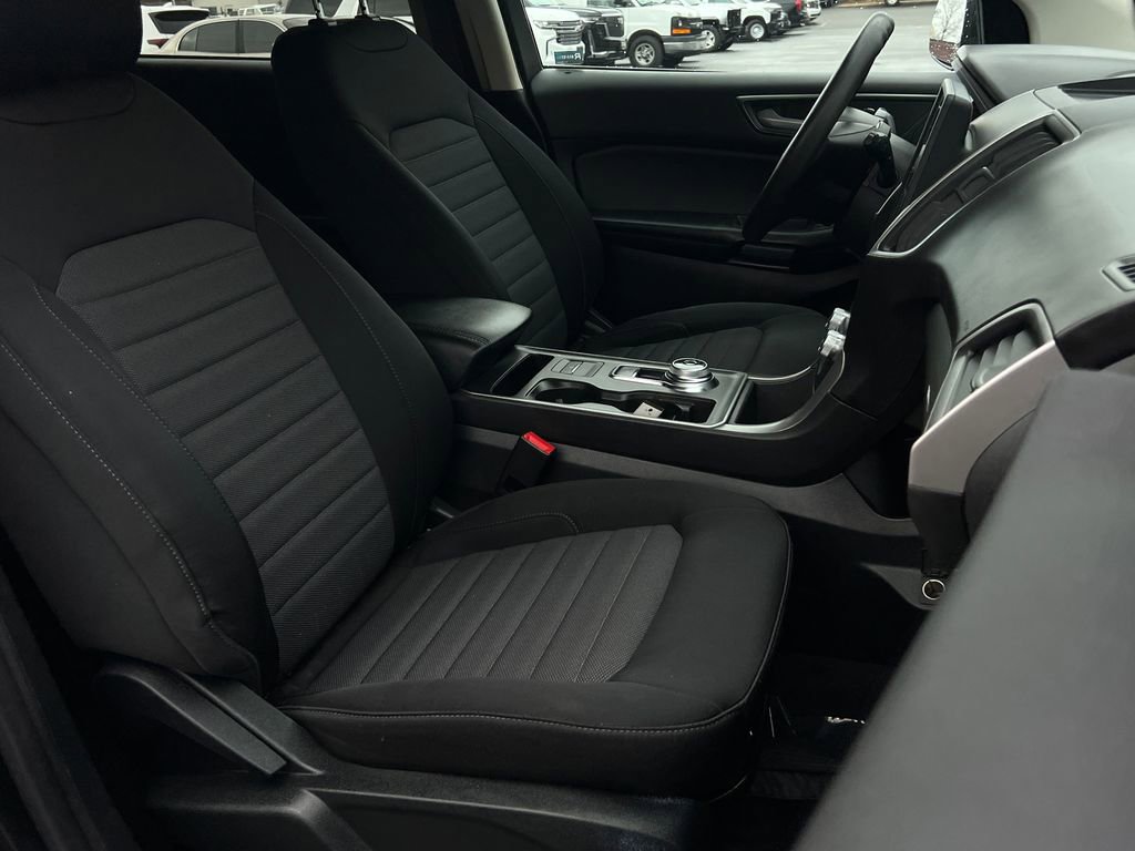 Used 2022 Ford Edge SE w/ Black Appearance Package image 10