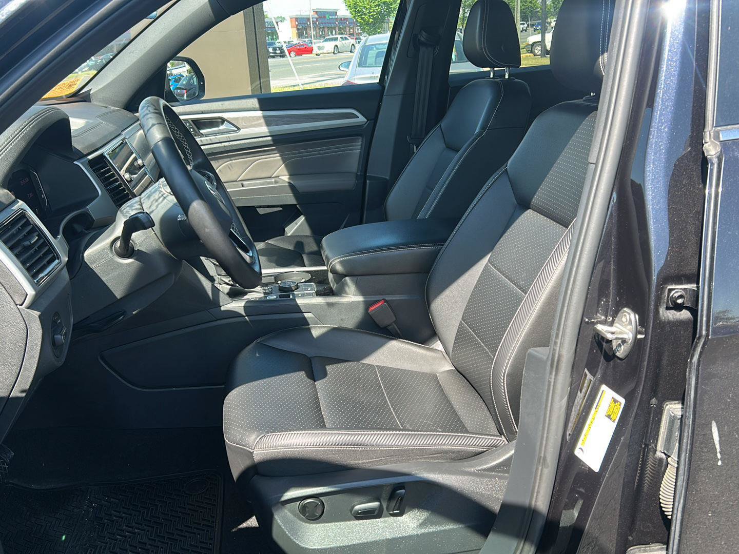 Used 2022 Volkswagen Atlas Cross Sport SE AWD/4WD image 13