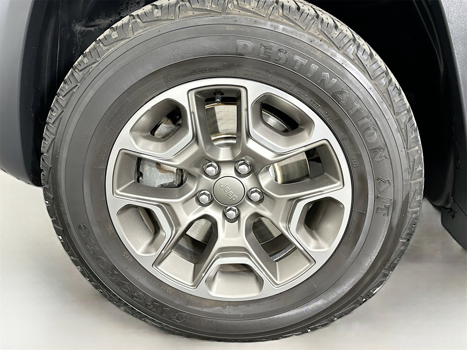 Used 2020 Jeep Cherokee Trailhawk w/ Cold Weather Group image 30