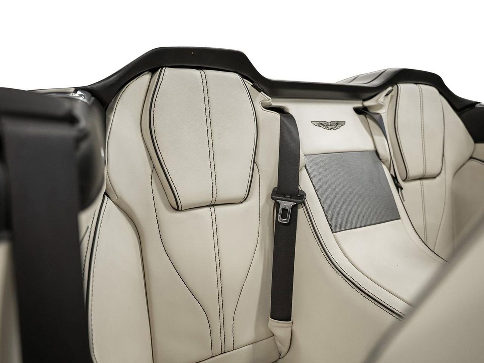 Used 2015 Aston Martin DB9 Volante image 42