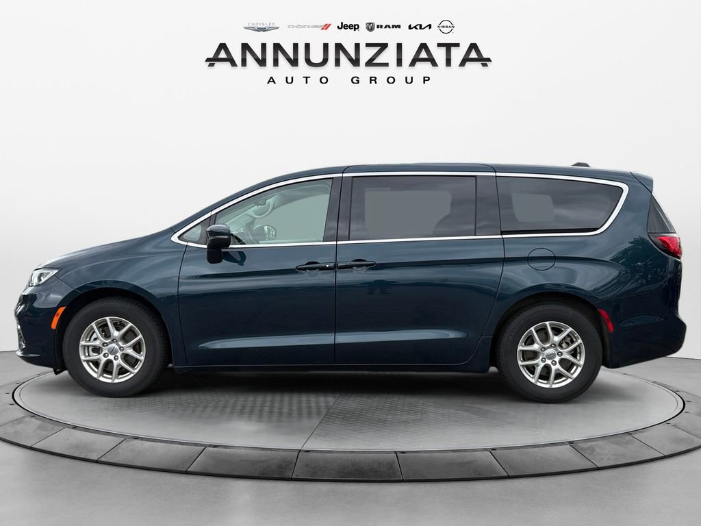Certified 2023 Chrysler Pacifica Touring-L image 2