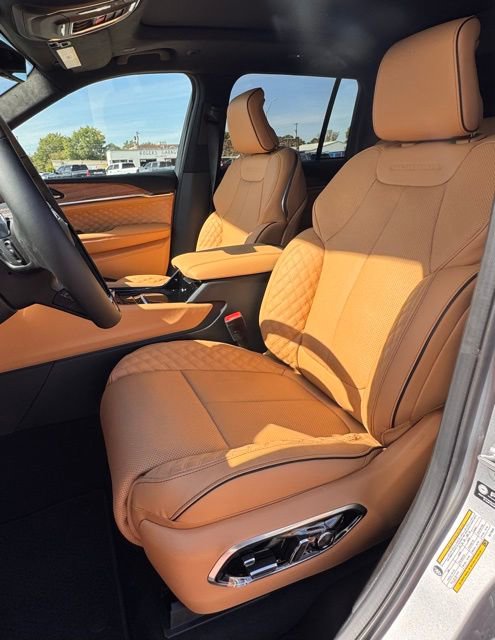 New 2025 Jeep Grand Cherokee Summit image 11