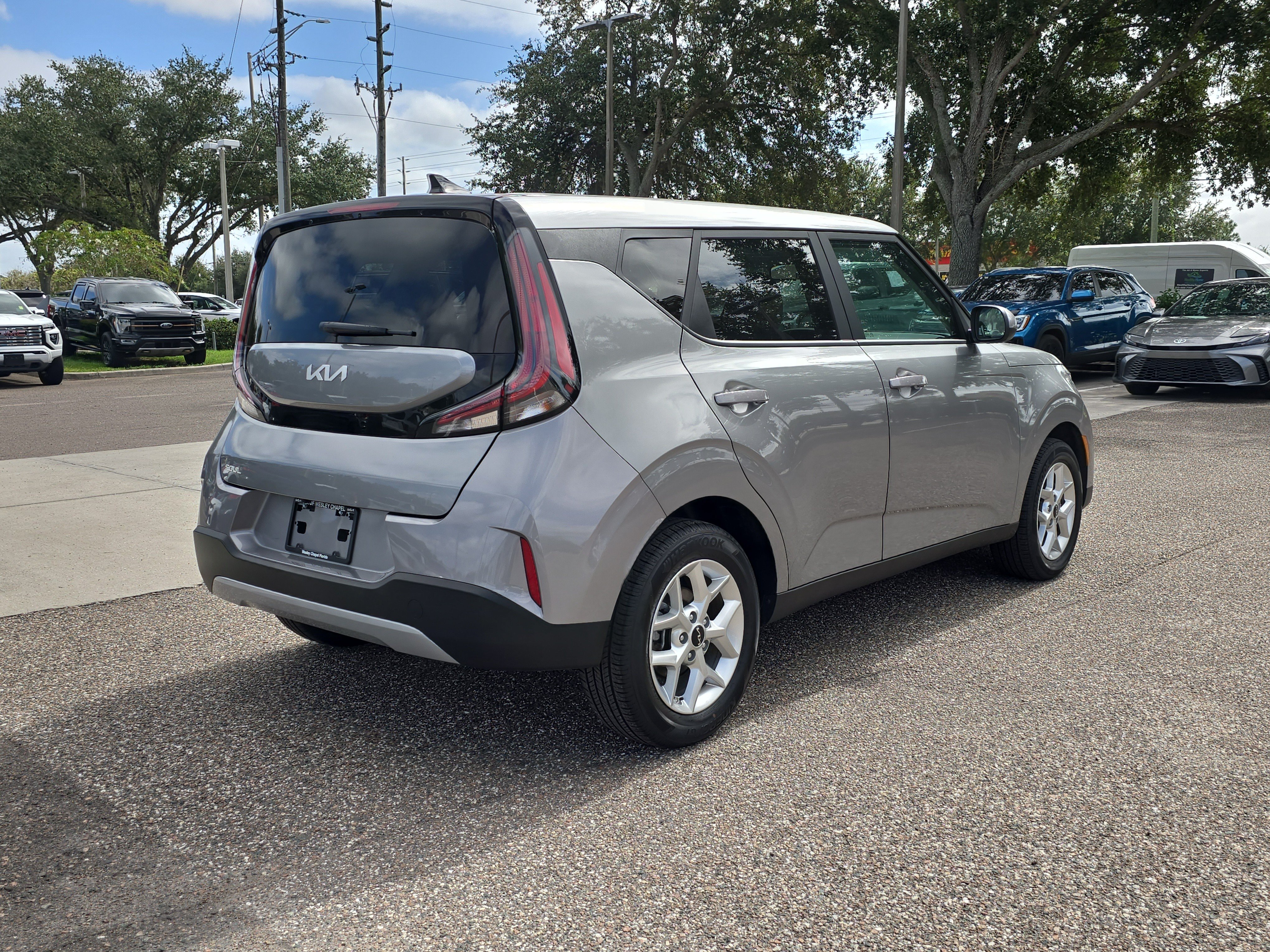 Certified 2025 Kia Soul LX w/ LX Technology Package FWD image 8