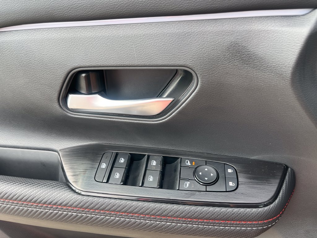 New 2027 Nissan Kicks SR w/ SR Premium Package FWD image 14
