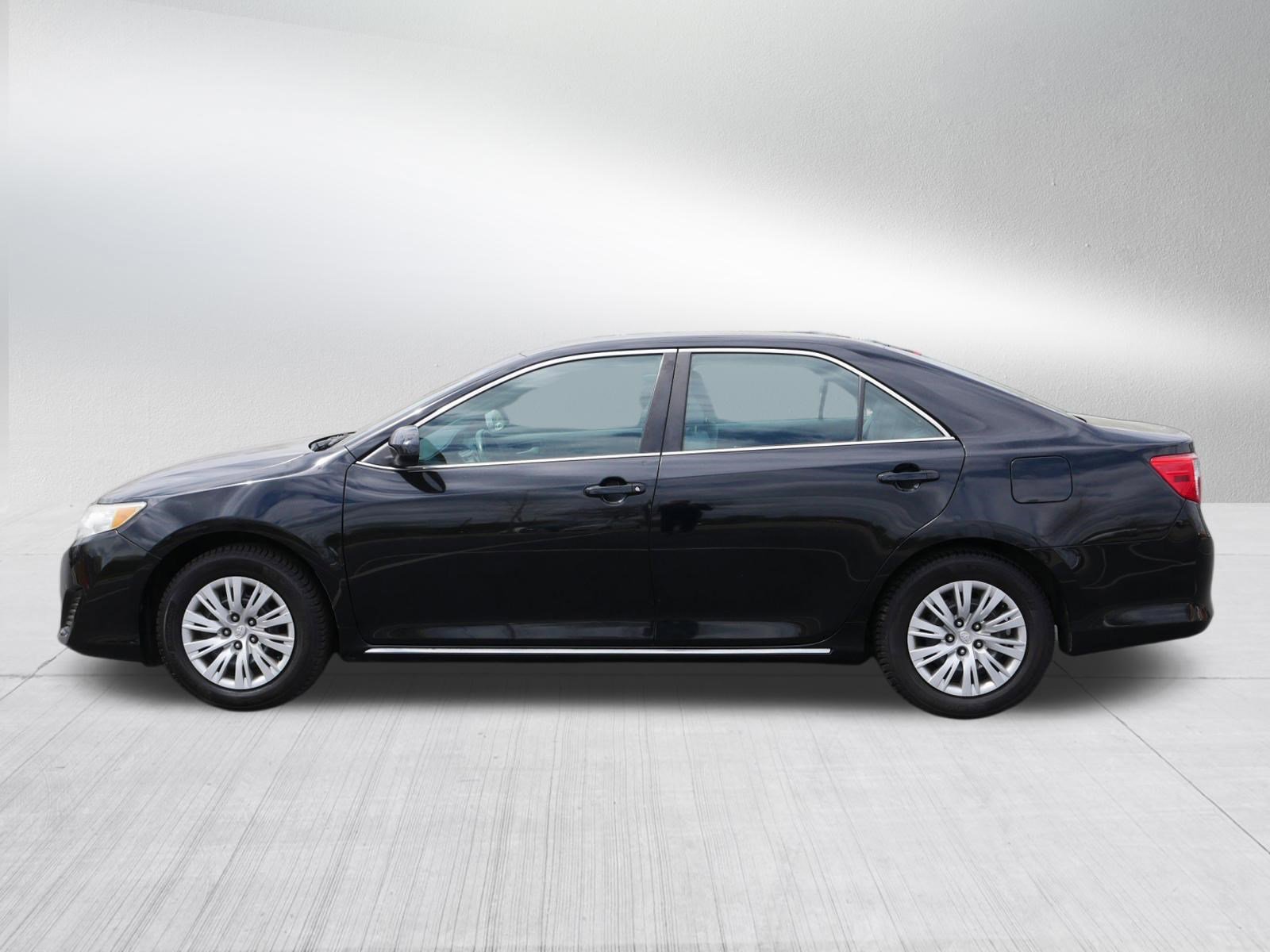 Used 2014 Toyota Camry LE FWD image 4