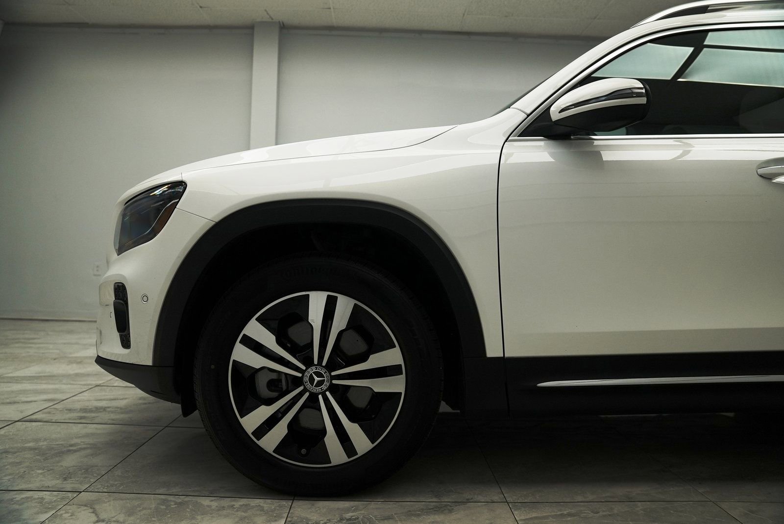 Used 2025 Mercedes-Benz GLB 250 4MATIC image 10