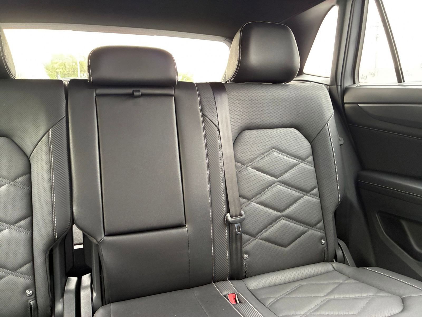 Used 2025 Volkswagen Atlas Cross Sport SE image 39