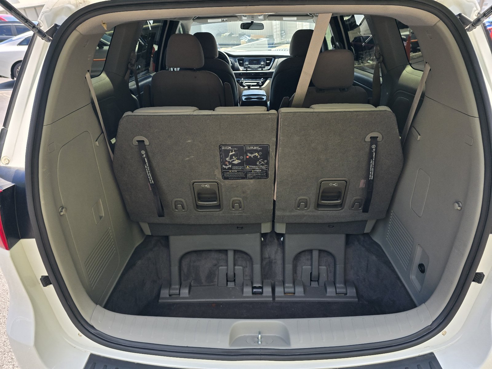 Used 2018 Kia Sedona L FWD image 25