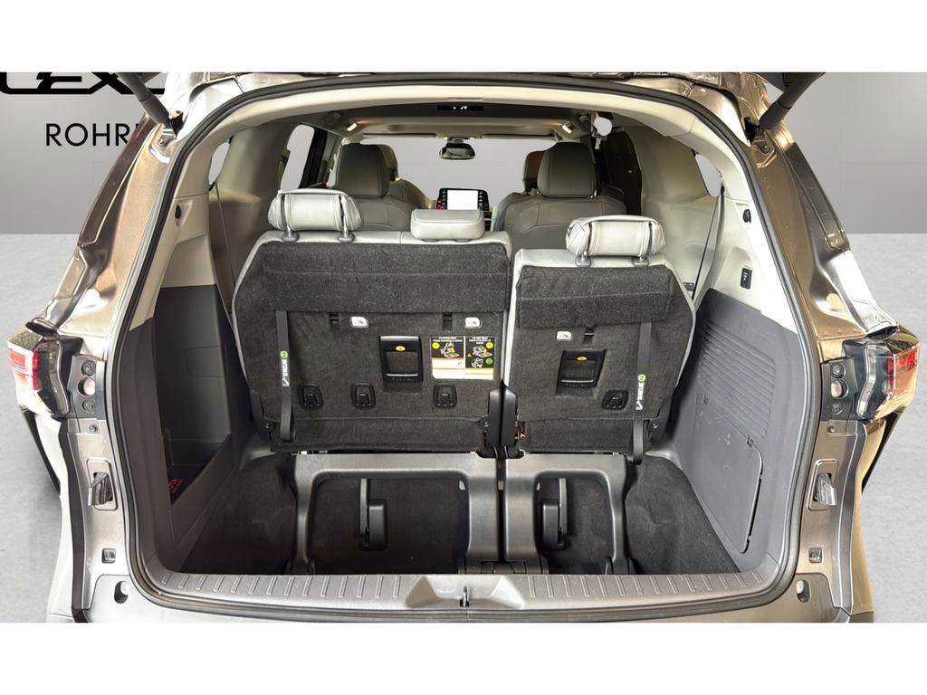 Used 2023 Toyota Sienna XLE w/ XLE Plus Package image 19