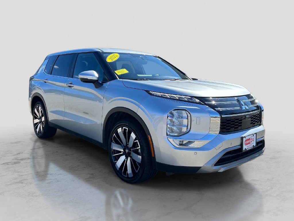 Used 2025 Mitsubishi Outlander SE AWD/4WD image 7