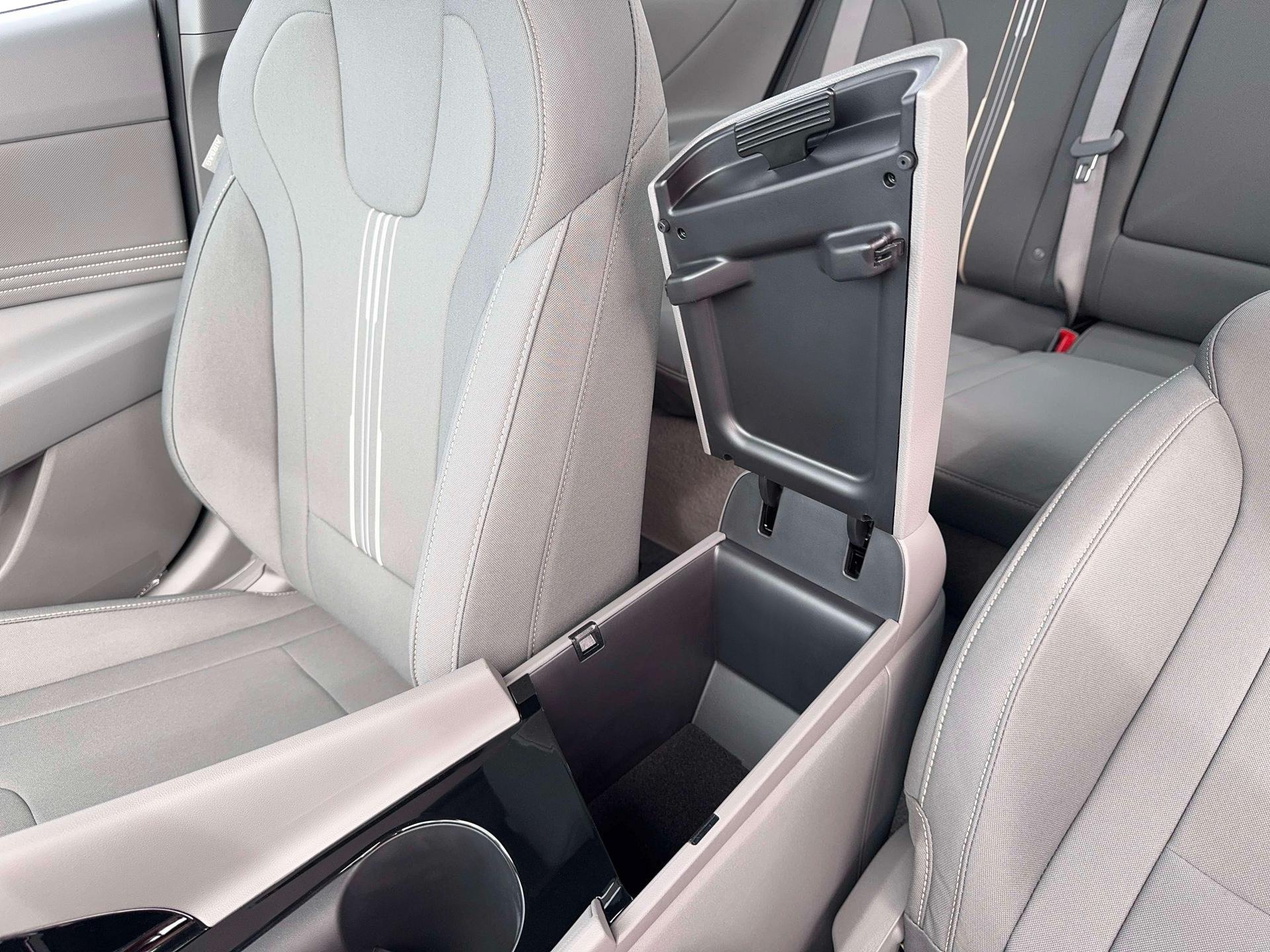 New 2026 Hyundai Elantra SEL Sport Premium FWD image 18