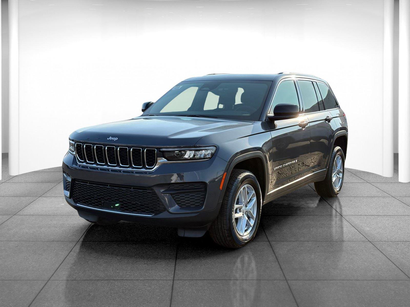 New 2026 Jeep Grand Cherokee Laredo X image 3