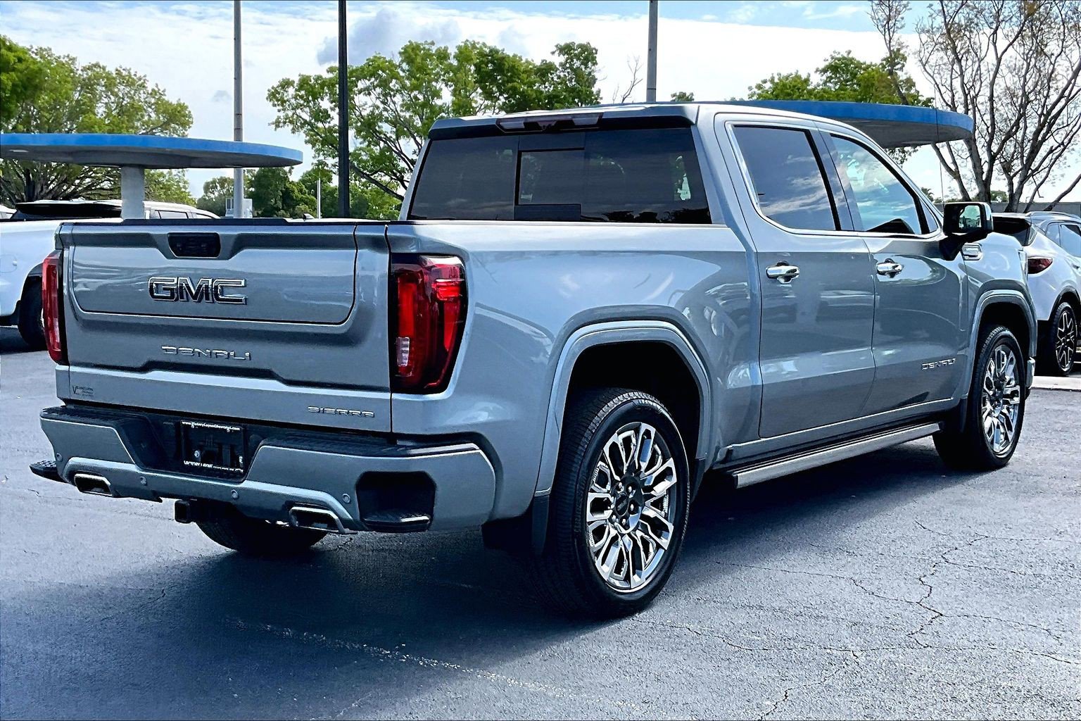 Used 2025 GMC Sierra 1500 Denali Ultimate AWD/4WD image 4