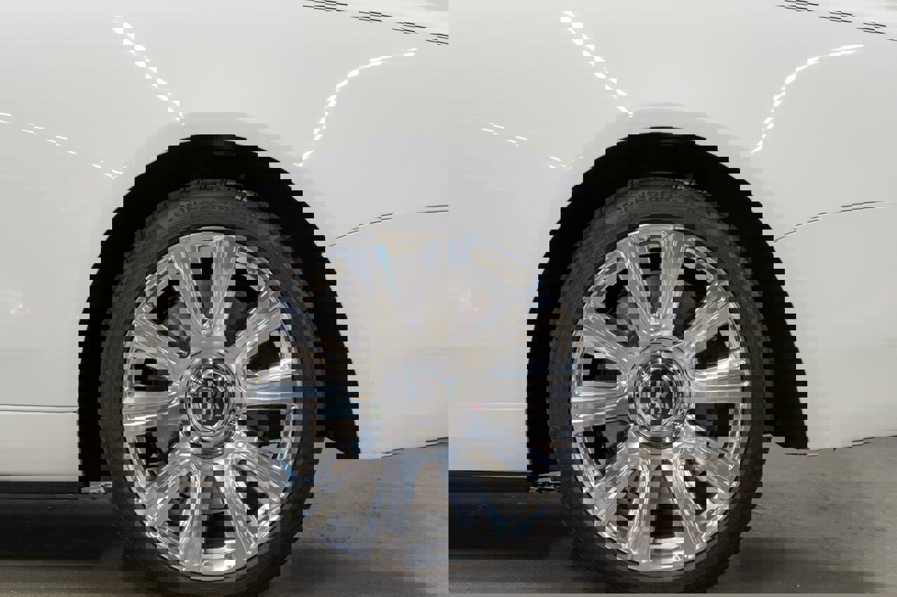 Used 2016 Rolls-Royce Dawn image 29