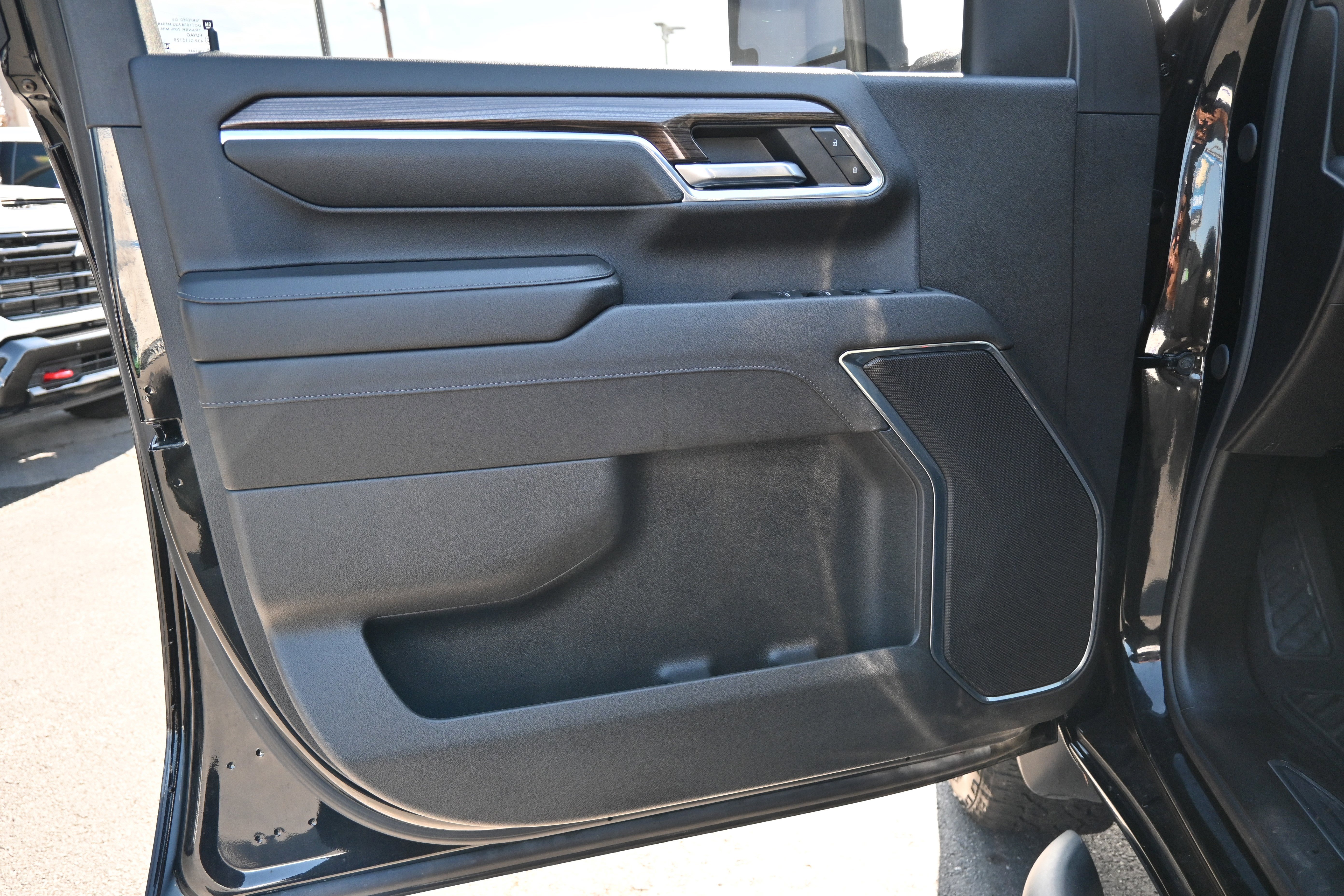 Used 2024 Chevrolet Silverado 2500 LT w/ Midnight Edition image 15