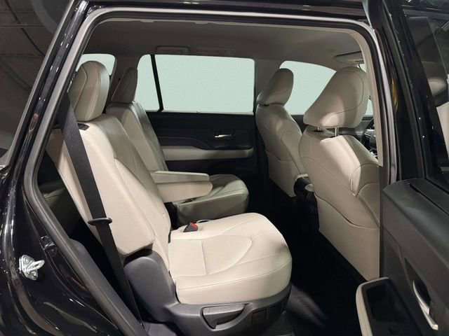 Used 2024 Toyota Grand Highlander AWD image 28