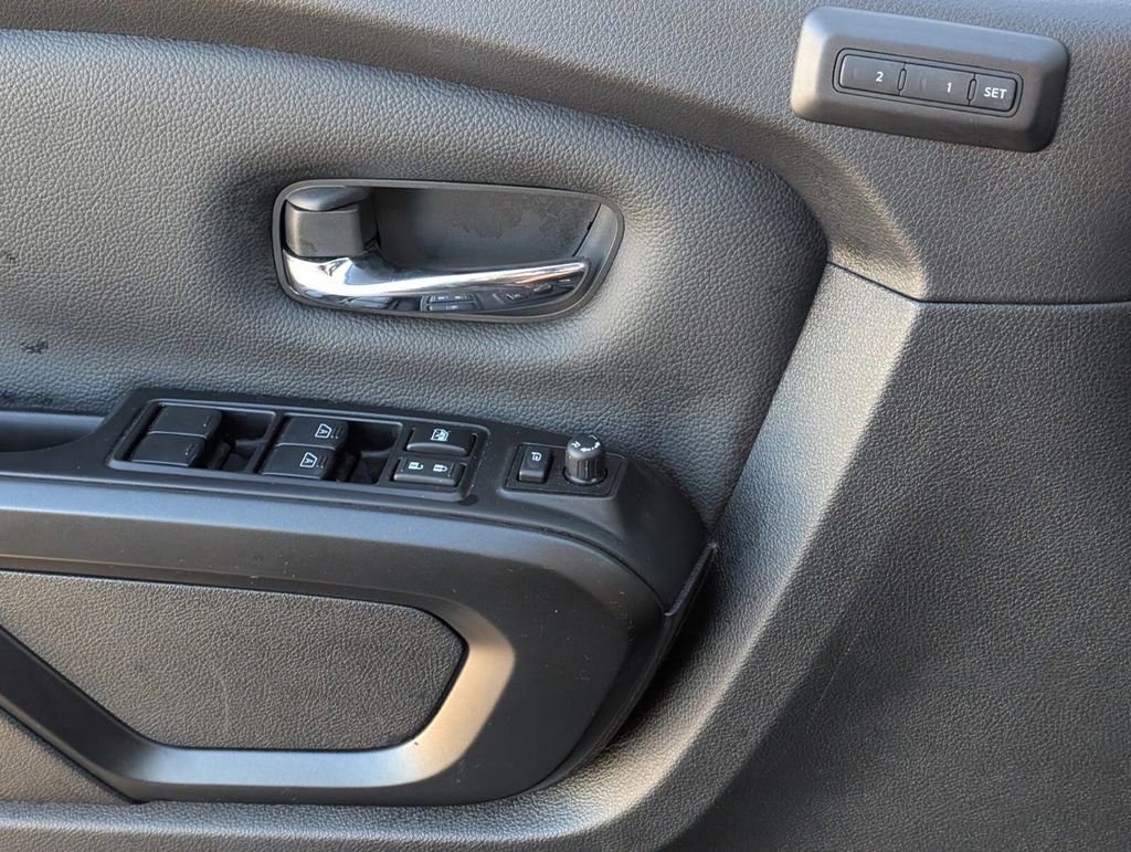 Used 2024 Nissan Titan PRO-4X w/ Pro-4x Convenience Package image 29