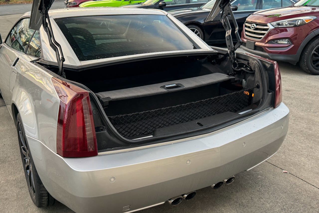 Used 2006 Cadillac XLR V image 26