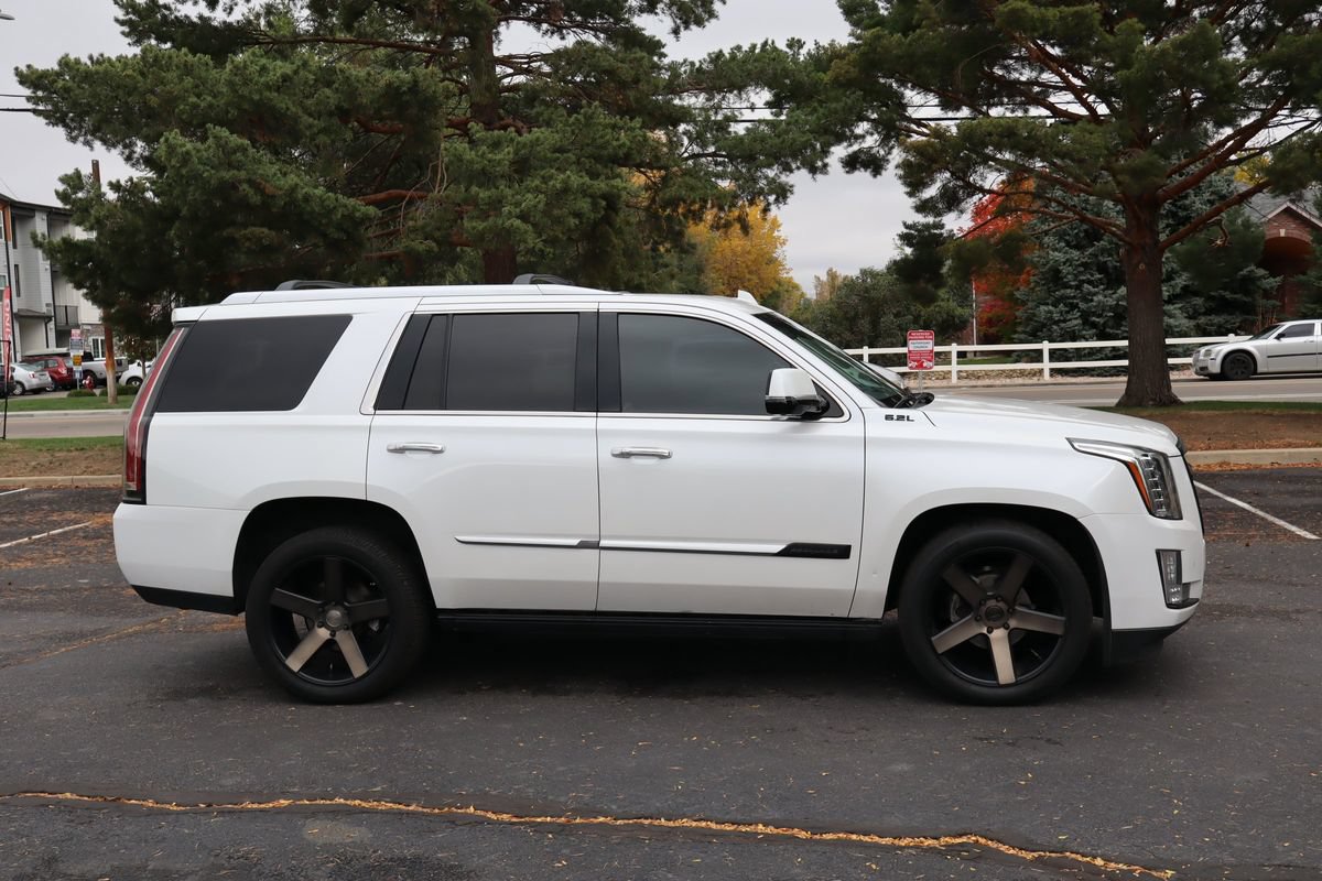 Used 2016 Cadillac Escalade Premium AWD/4WD image 3
