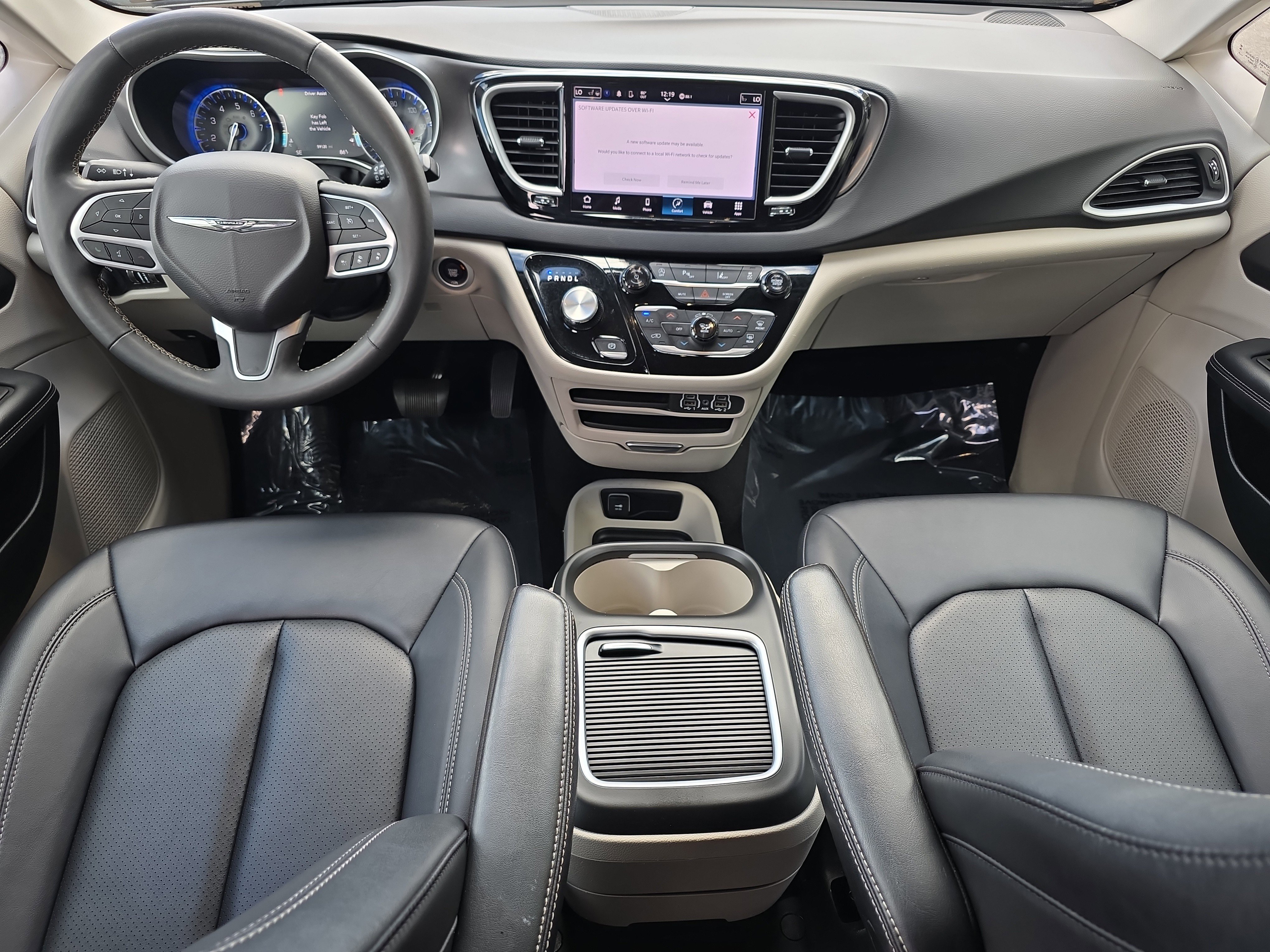 Used 2024 Chrysler Pacifica Touring-L FWD image 15