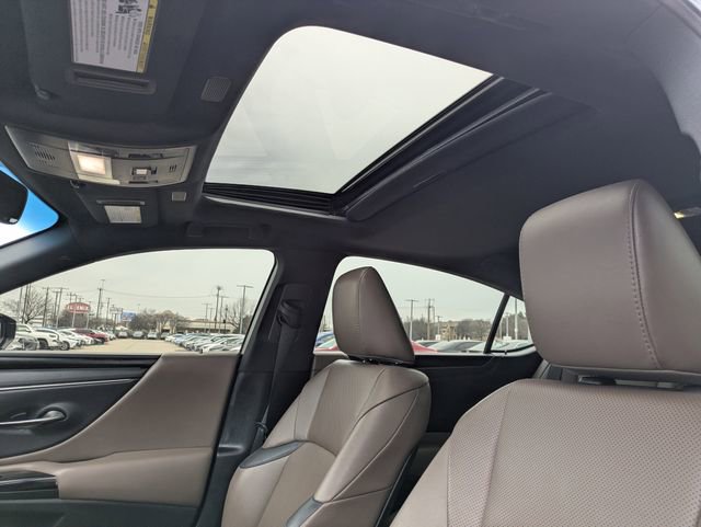 Used 2023 Lexus ES 300h w/ Premium Package image 28