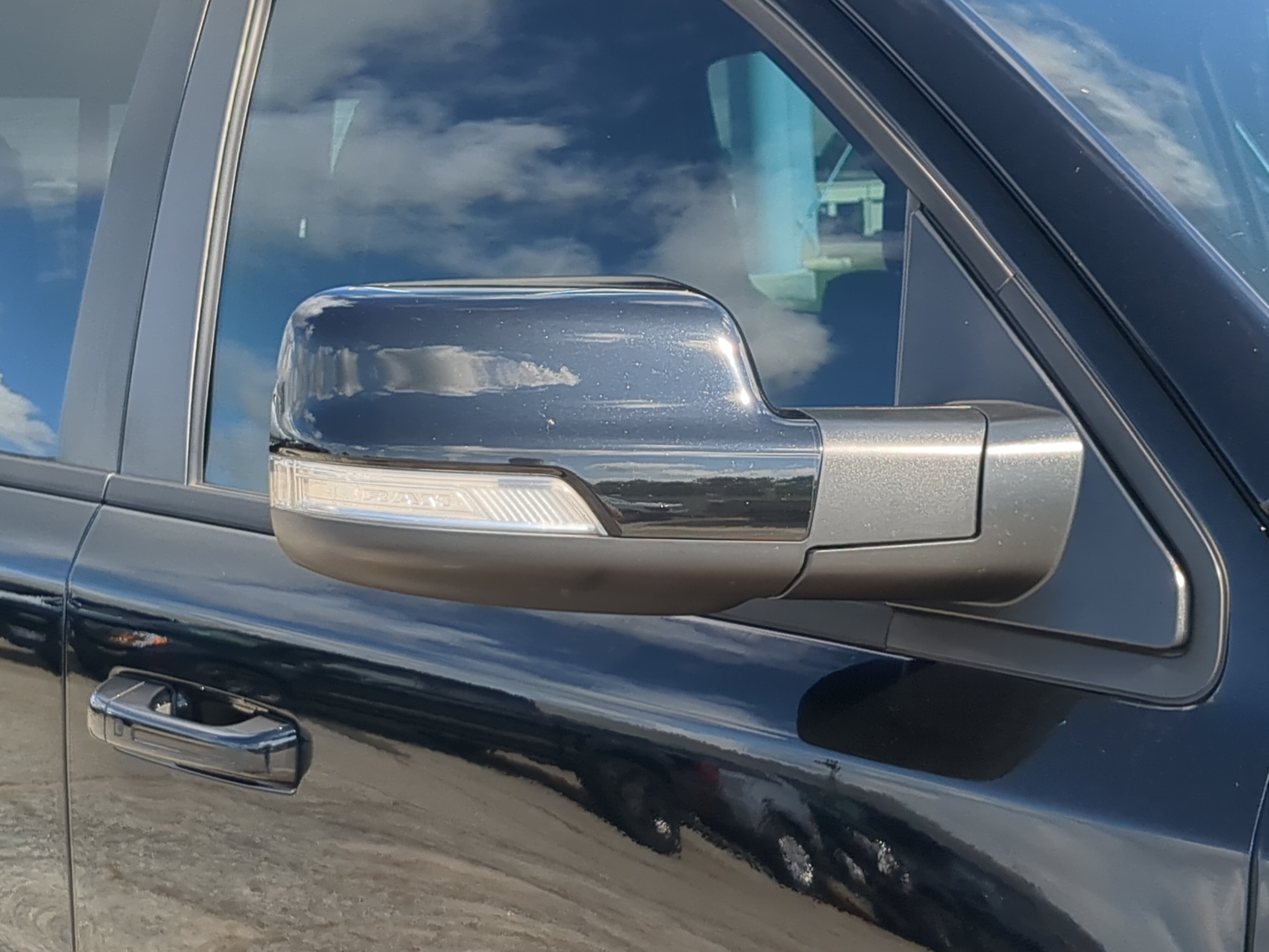 Used 2022 RAM 1500 Laramie AWD/4WD image 10
