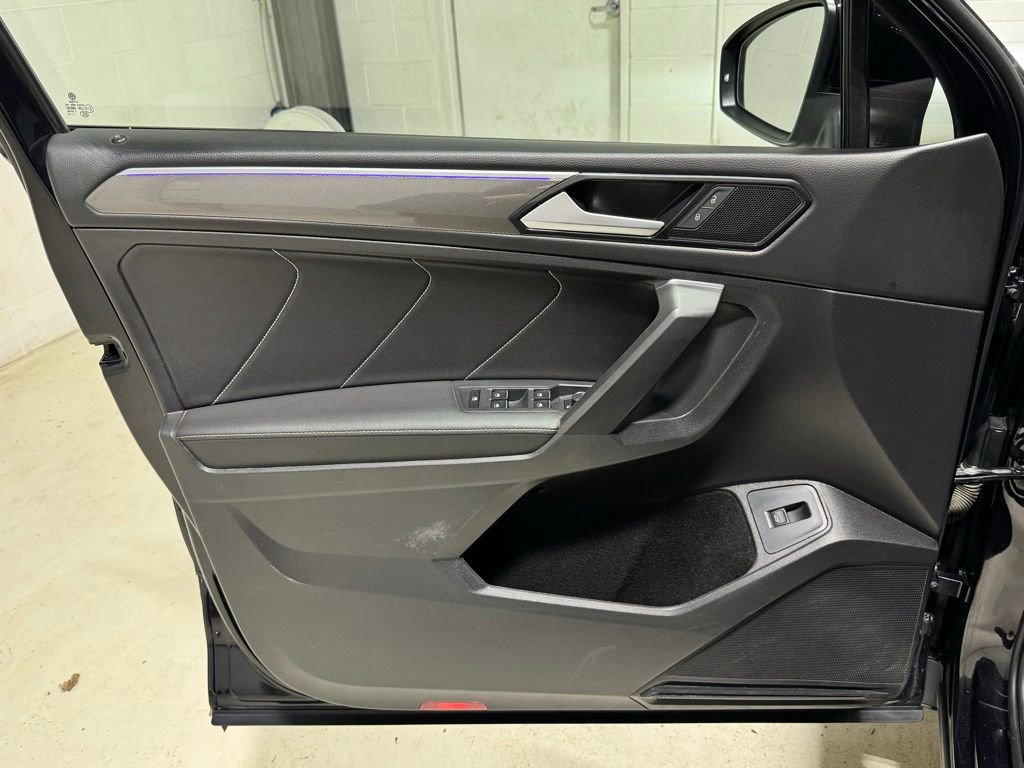 Used 2022 Volkswagen Tiguan SE R-Line image 12