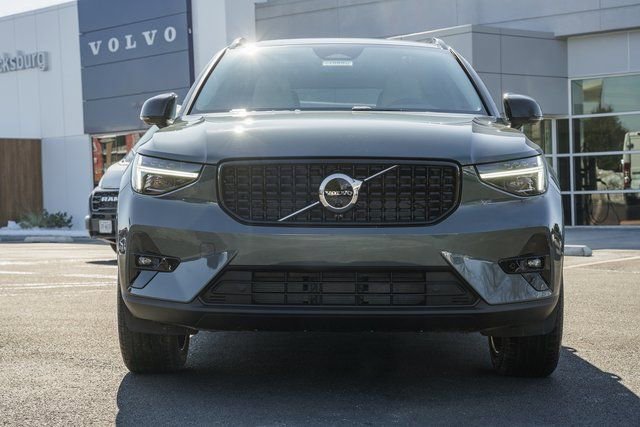 New 2026 Volvo XC40 B5 Ultra w/ Protection Package Premier image 2