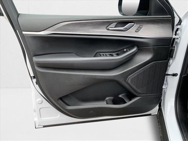 New 2025 Jeep Grand Cherokee Limited w/ Luxury Tech Group II image 9