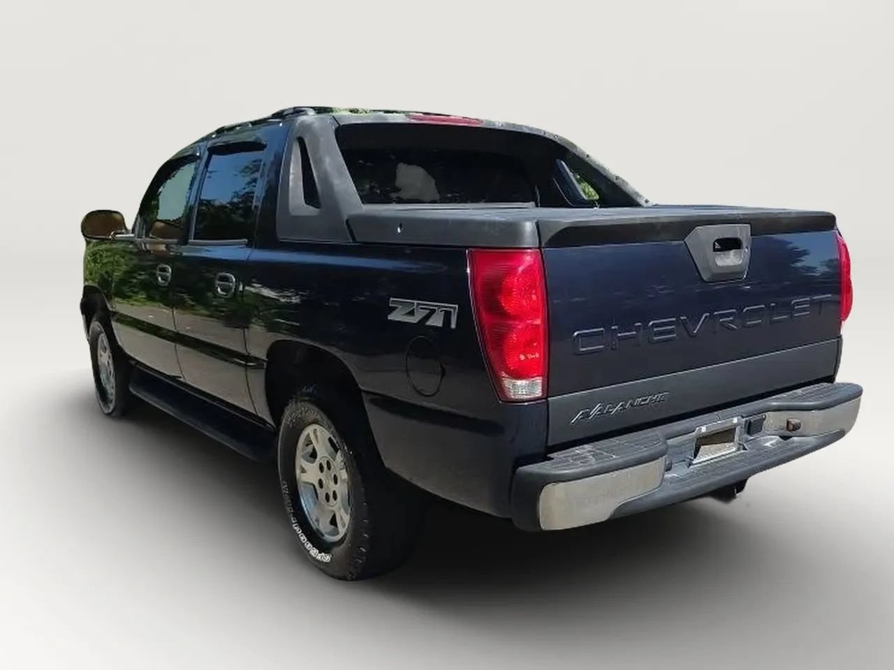 Used 2006 Chevrolet Avalanche Z71 w/ Preferred Equipment Group AWD/4WD image 6