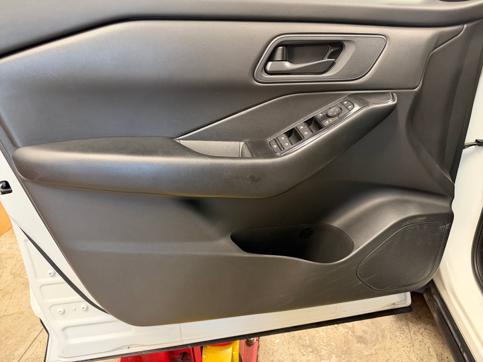 Used 2024 Nissan Rogue S FWD image 26