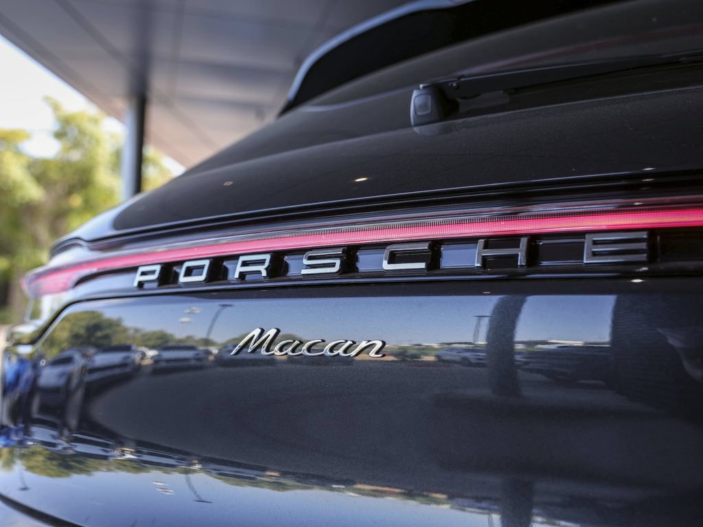 Certified 2026 Porsche Macan AWD/4WD image 13