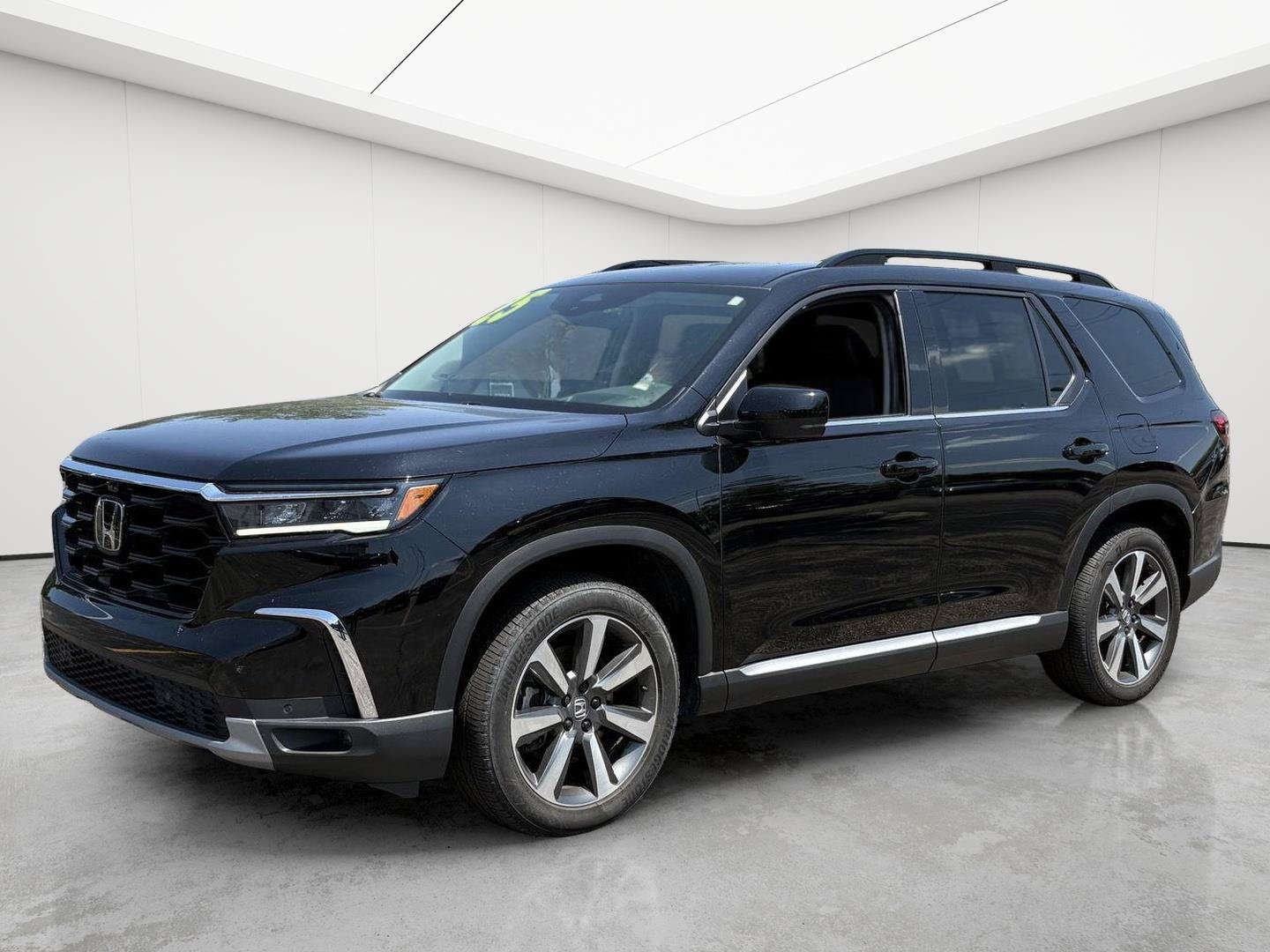 Used 2025 Honda Pilot Elite image 3