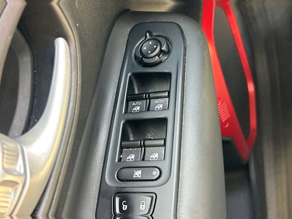 Used 2023 Jeep Renegade Latitude AWD/4WD image 30