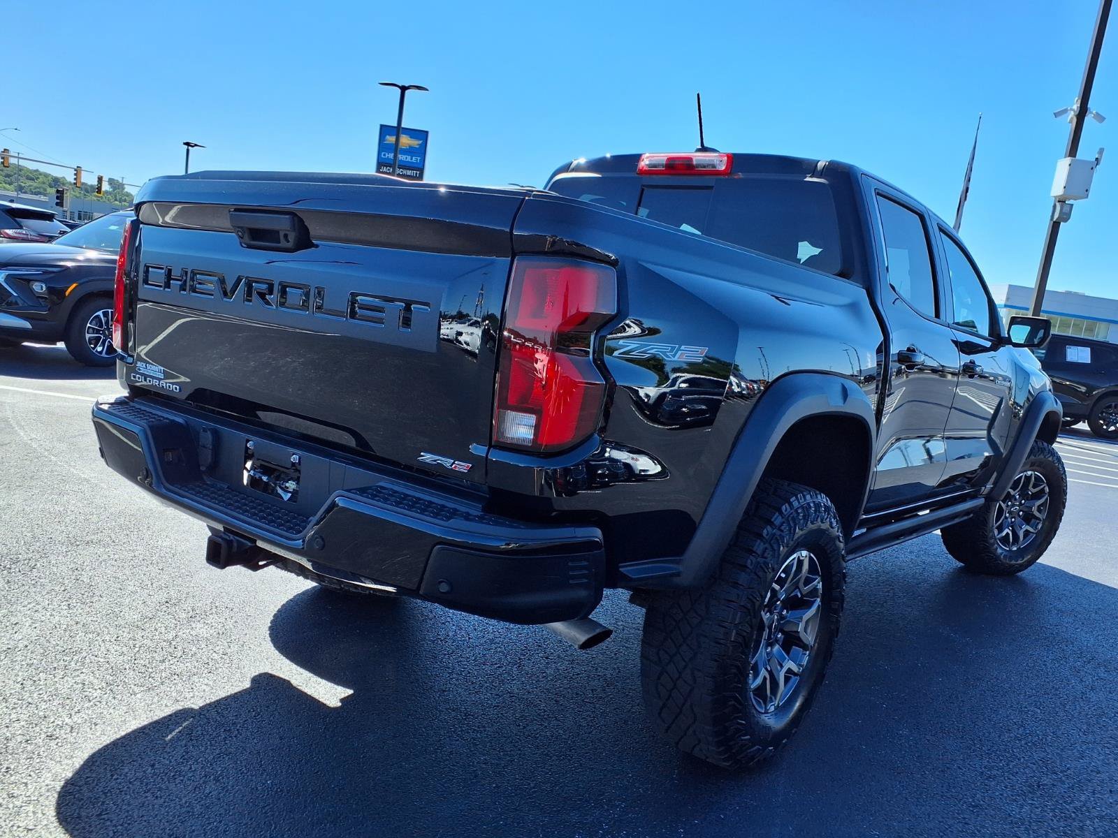 Used 2024 Chevrolet Colorado ZR2 w/ Technology Package AWD/4WD image 36