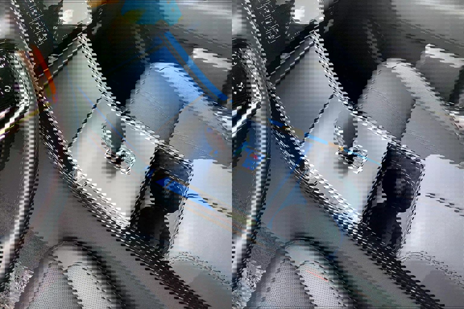 Used 2025 Land Rover Range Rover Velar Dynamic SE image 15