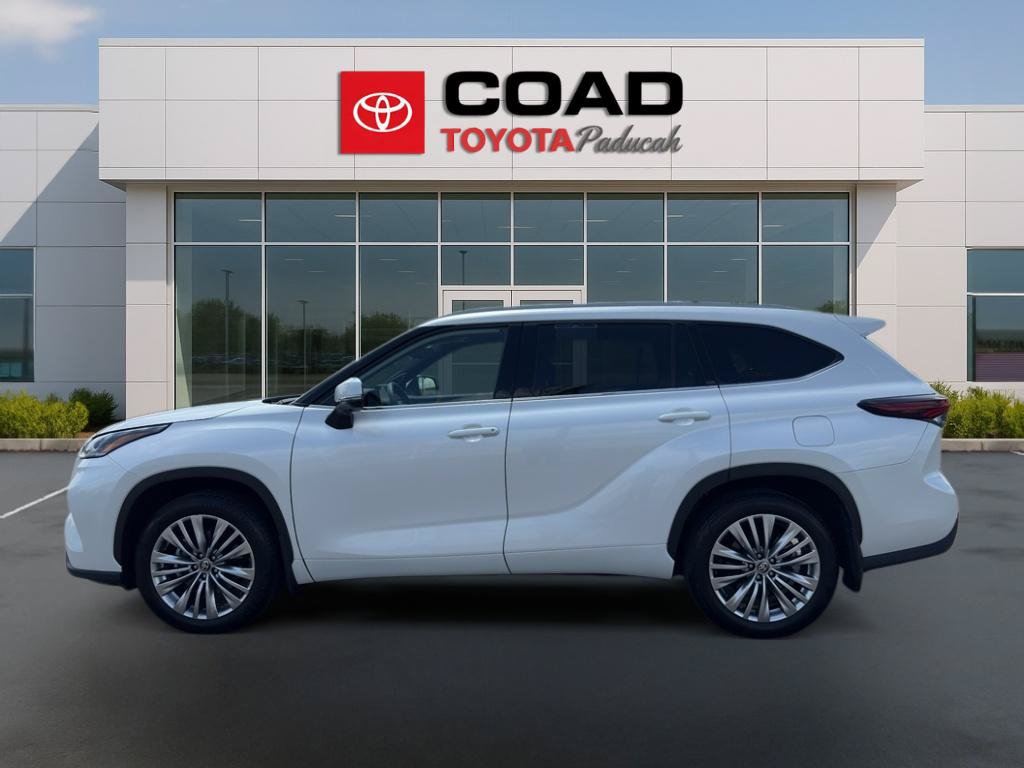 Certified 2025 Toyota Highlander Platinum AWD/4WD image 2