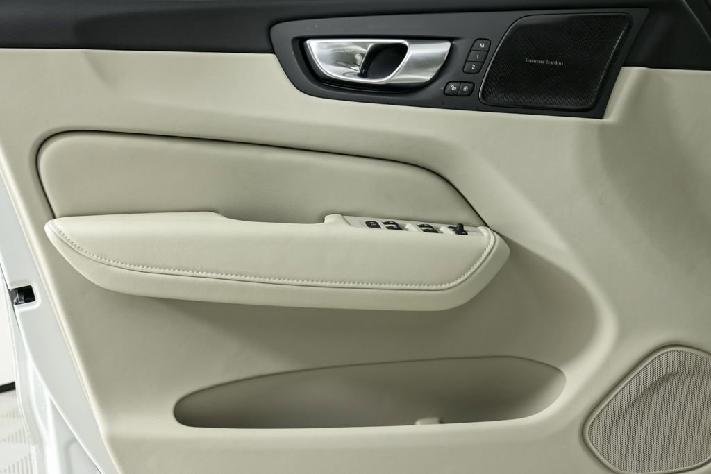 New 2026 Volvo XC60 B5 Ultra w/ Protection Package Premier image 6