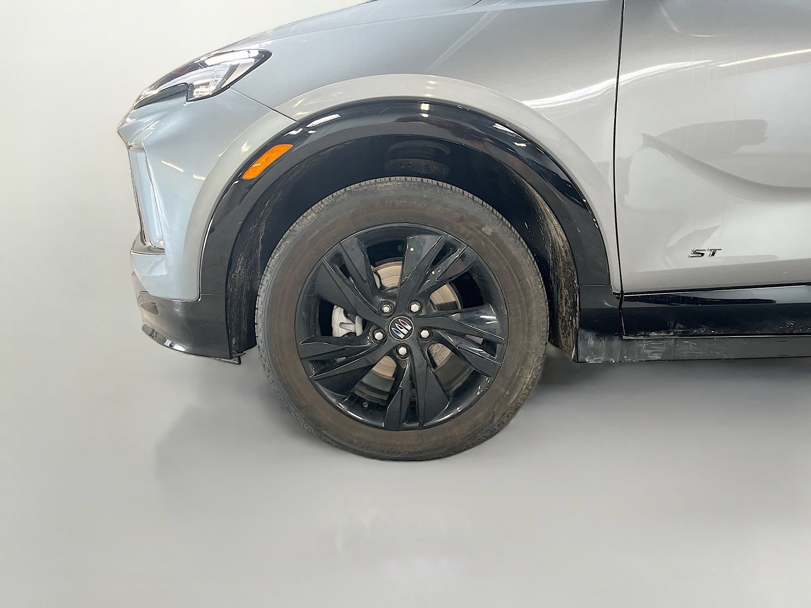 Used 2025 Buick Encore GX Sport Touring AWD/4WD image 27