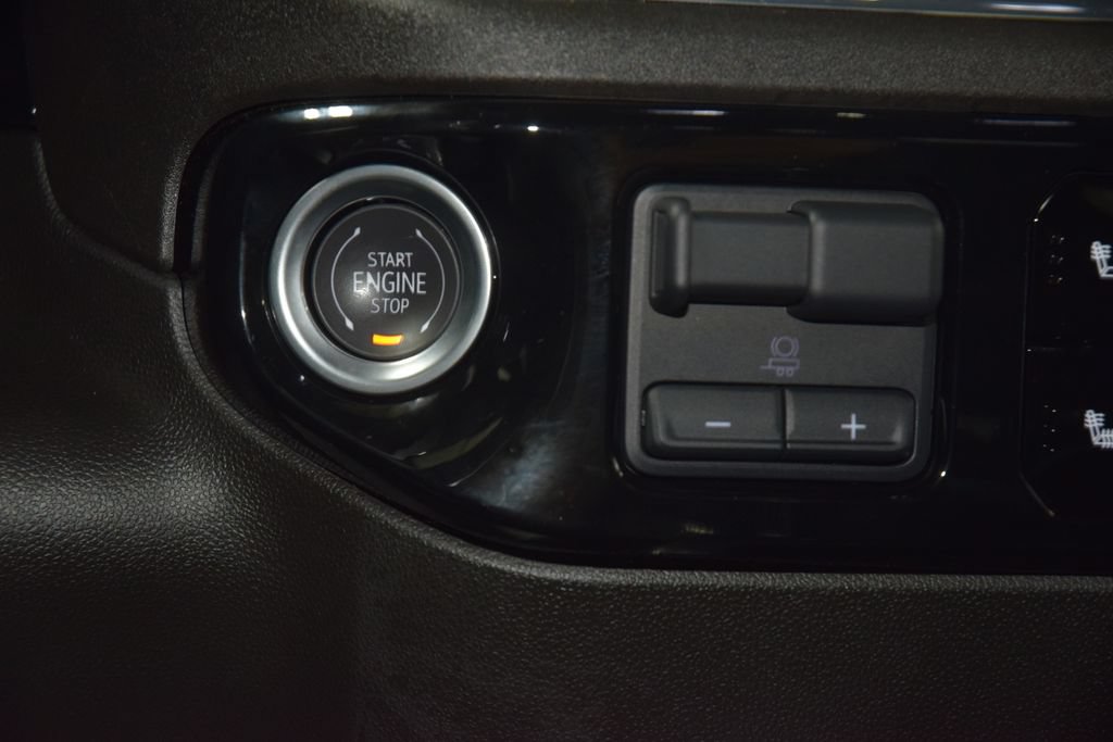 Used 2024 Chevrolet Silverado 1500 RST w/ Redline Edition AWD/4WD image 36