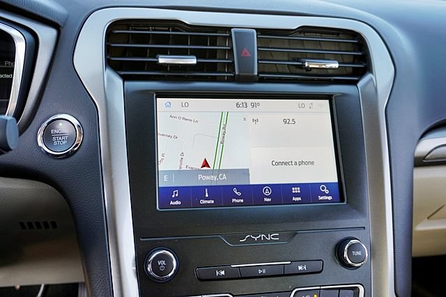 Used 2020 Ford Fusion SE FWD image 23