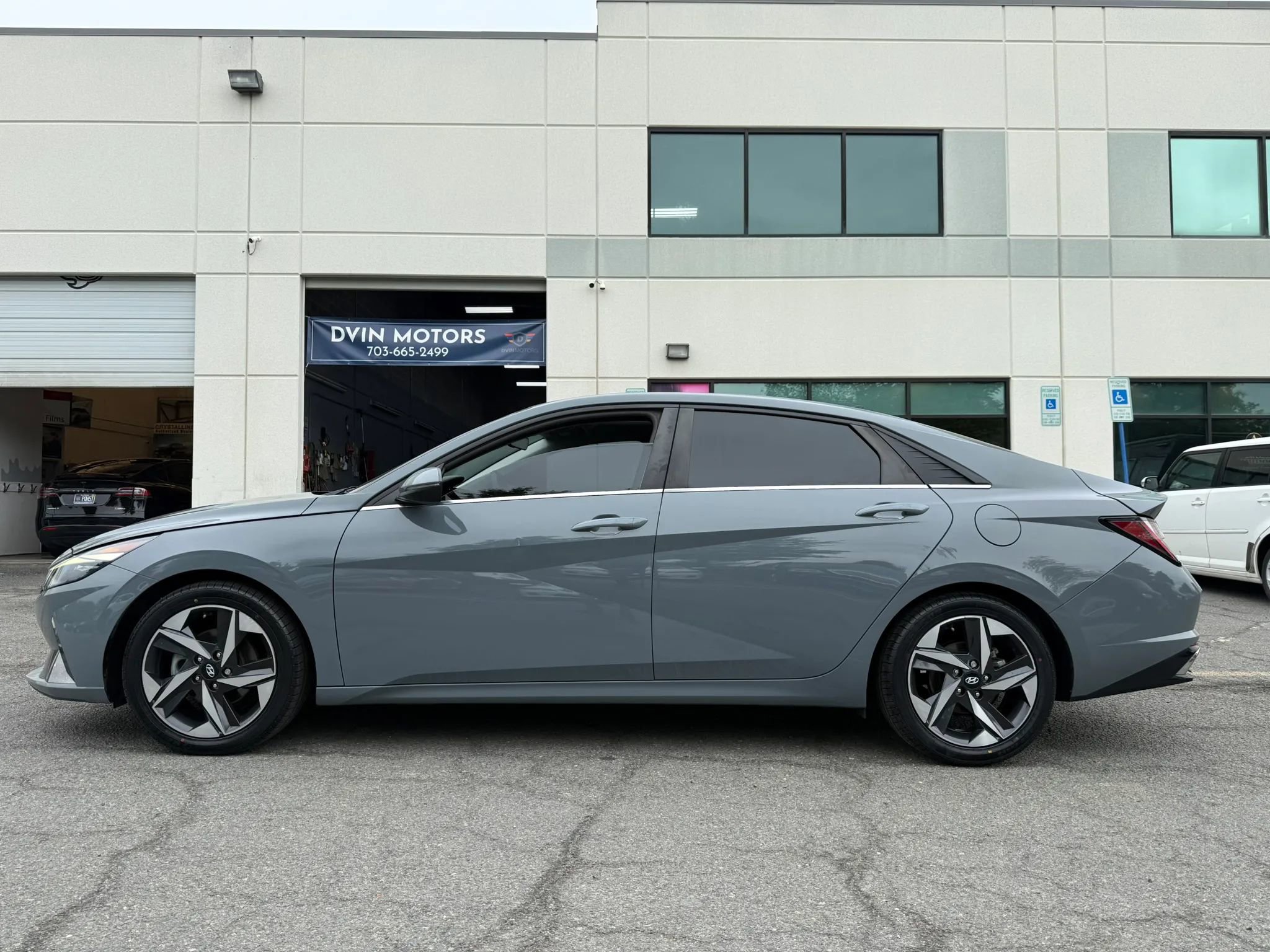 Used 2021 Hyundai Elantra Limited w/ Cargo Package FWD image 9