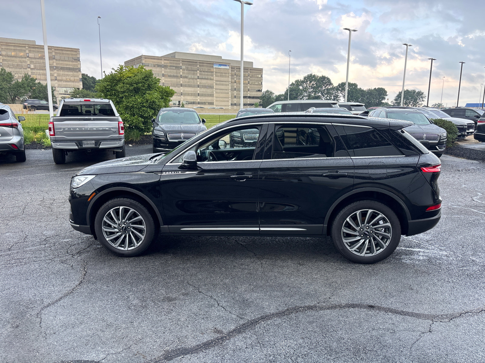 New 2025 Lincoln Corsair Reserve image 4