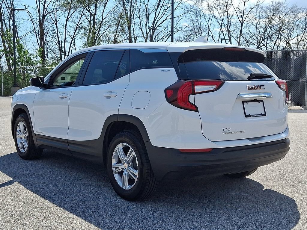 Used 2022 GMC Terrain SLE image 7
