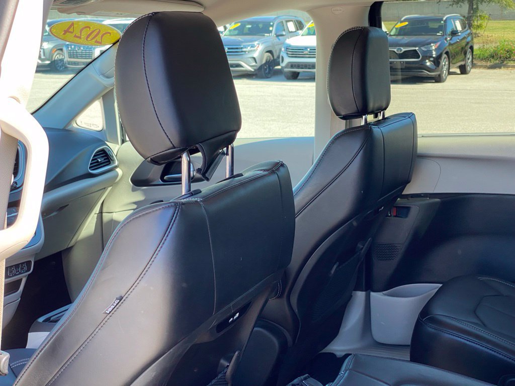 Used 2024 Chrysler Pacifica Touring-L FWD image 26