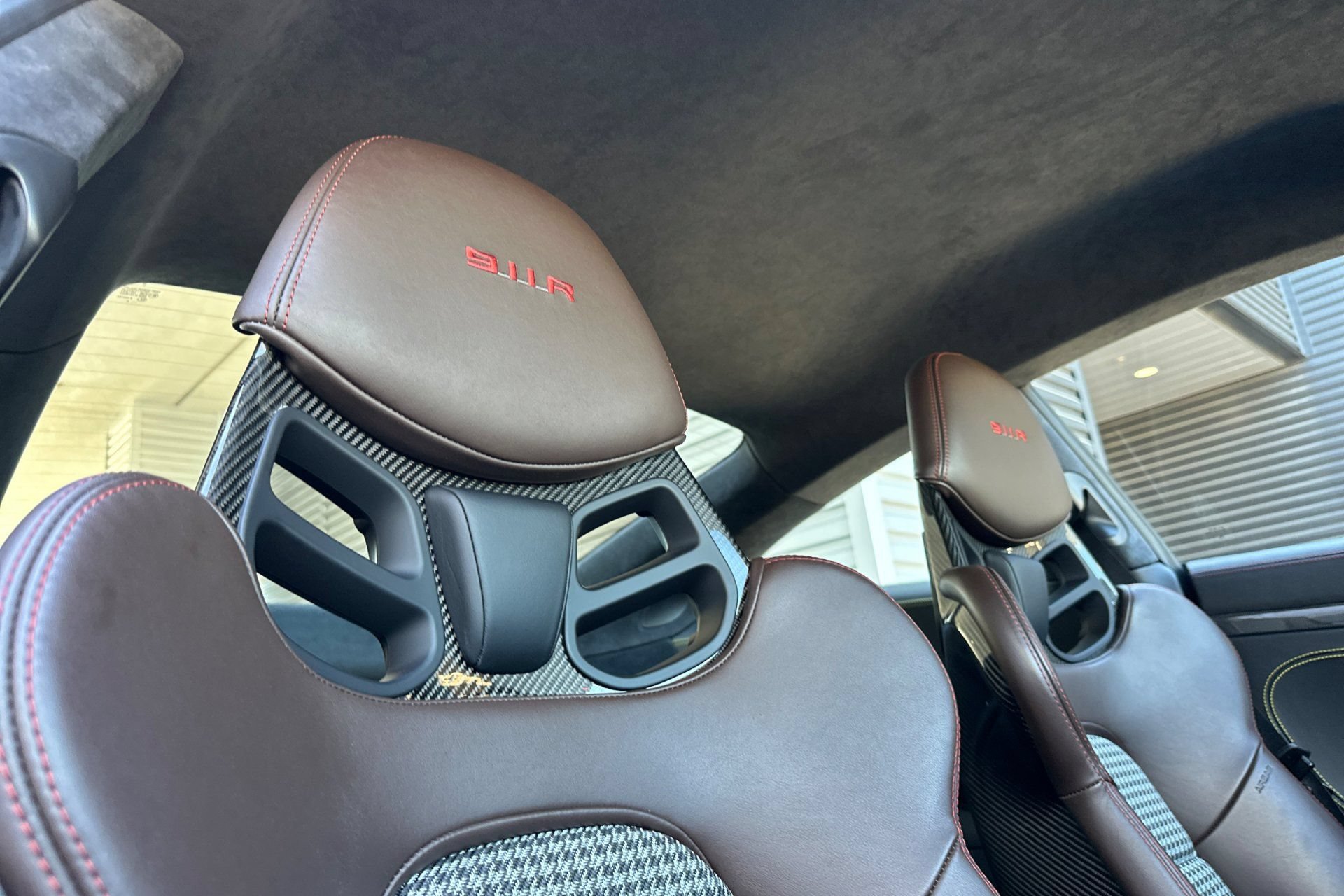 Certified 2016 Porsche 911 R RWD image 17